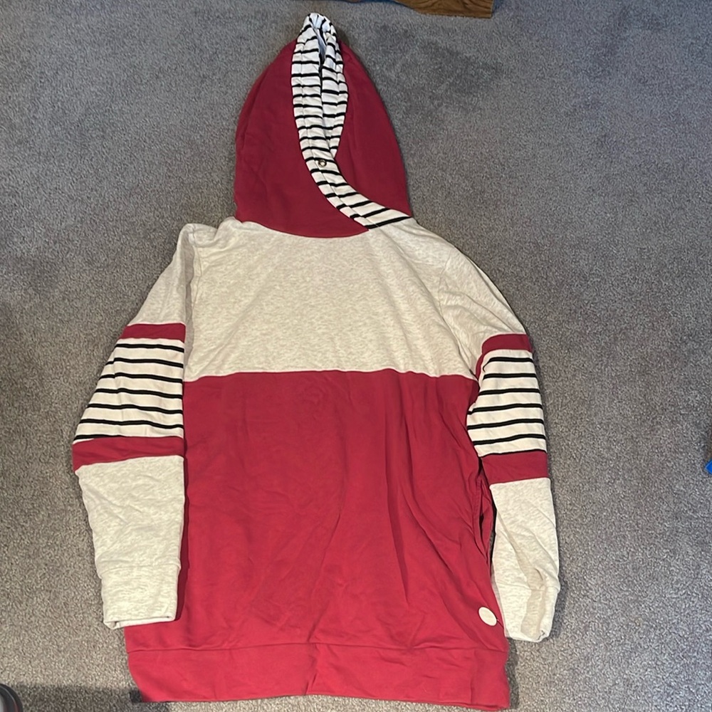 Lucy avenue Colorblock striped hooded sweater in maroon XL